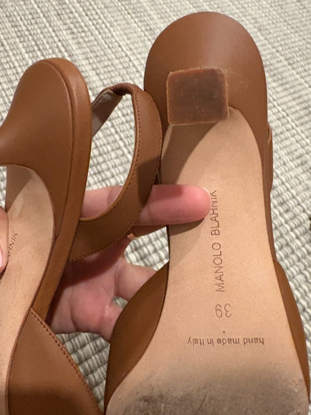 Manolo Blahnik Pointy Toe Slingback Kitten Heel - Picture 4 of 7